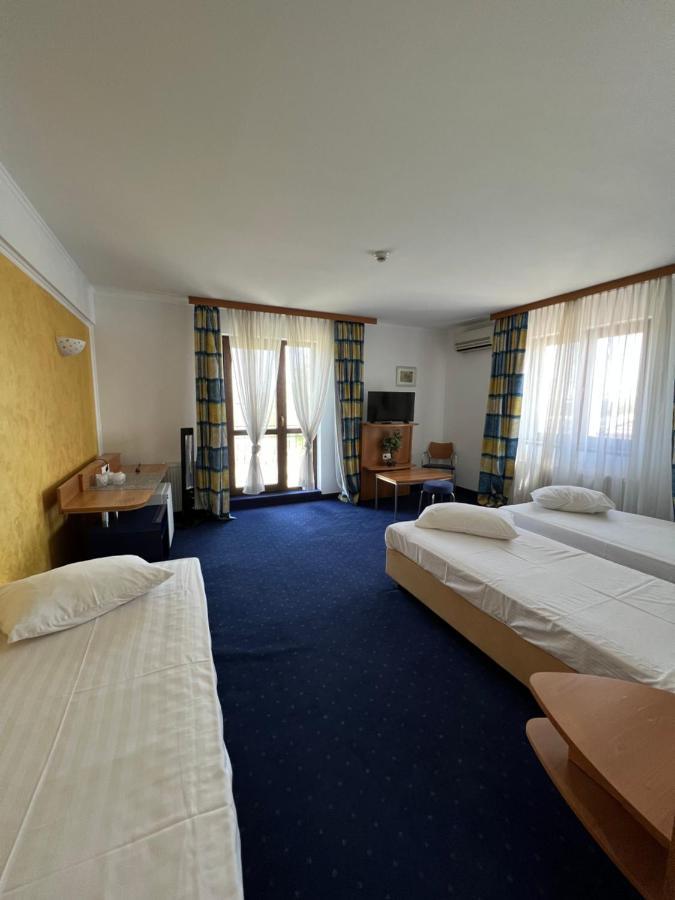 Hotel Doi Taurasi Afumati Ngoại thất bức ảnh