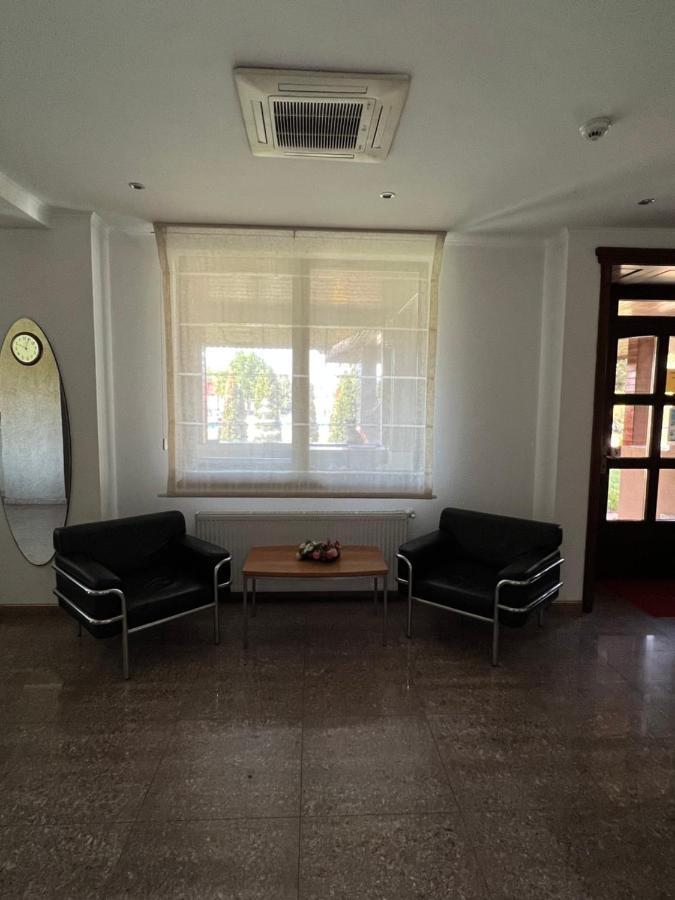Hotel Doi Taurasi Afumati Ngoại thất bức ảnh