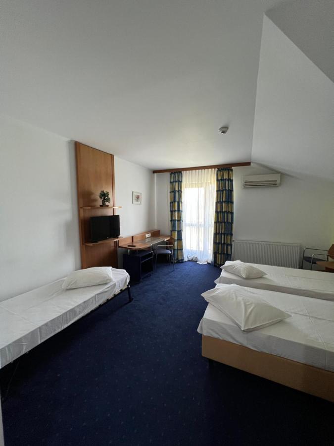 Hotel Doi Taurasi Afumati Ngoại thất bức ảnh