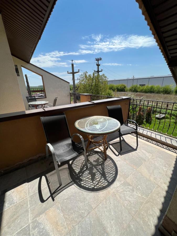 Hotel Doi Taurasi Afumati Ngoại thất bức ảnh