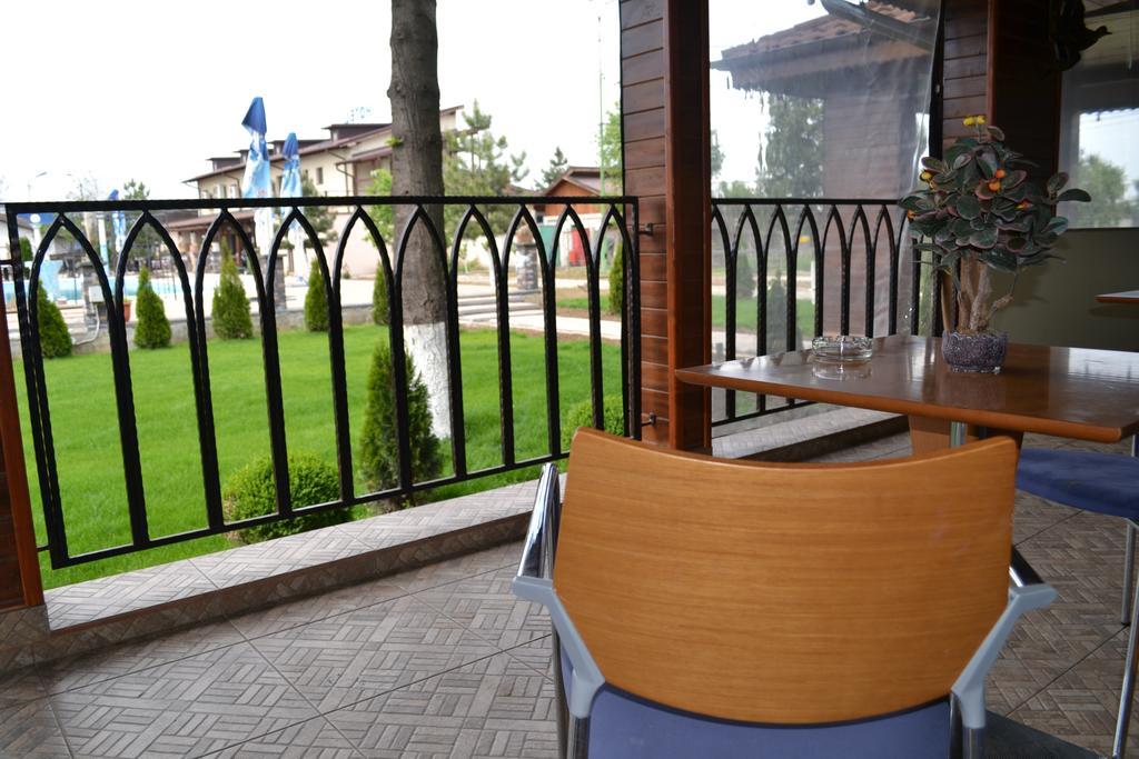Hotel Doi Taurasi Afumati Ngoại thất bức ảnh