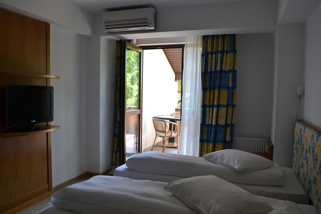 Hotel Doi Taurasi Afumati Ngoại thất bức ảnh