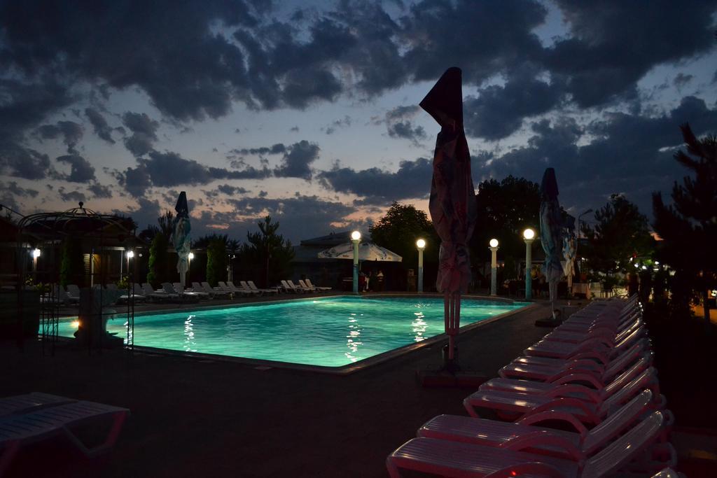 Hotel Doi Taurasi Afumati Ngoại thất bức ảnh