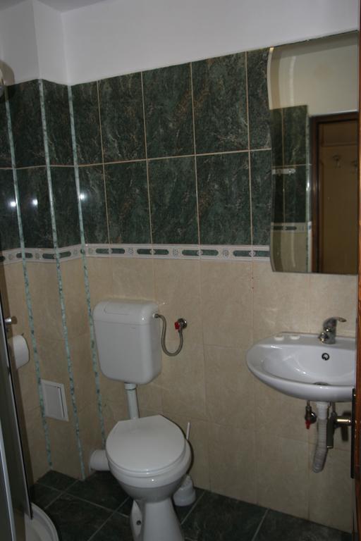 Hotel Doi Taurasi Afumati Ngoại thất bức ảnh