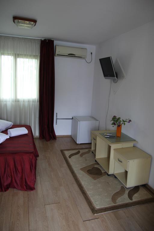 Hotel Doi Taurasi Afumati Ngoại thất bức ảnh